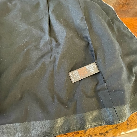 Topshop vegan pleather mini skirt front zipper and buckle details - Picture 4 of 9